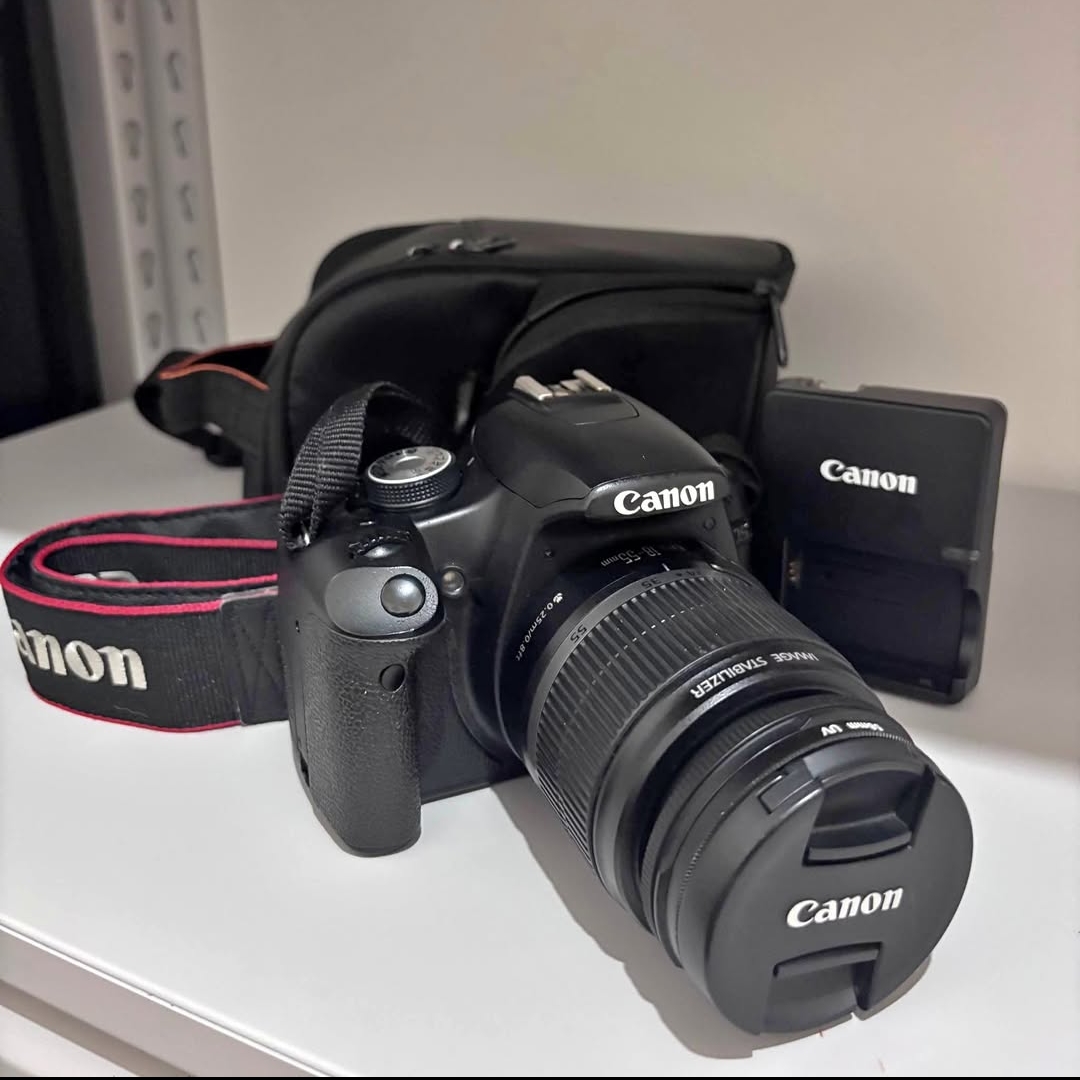 DSLR CAMERA